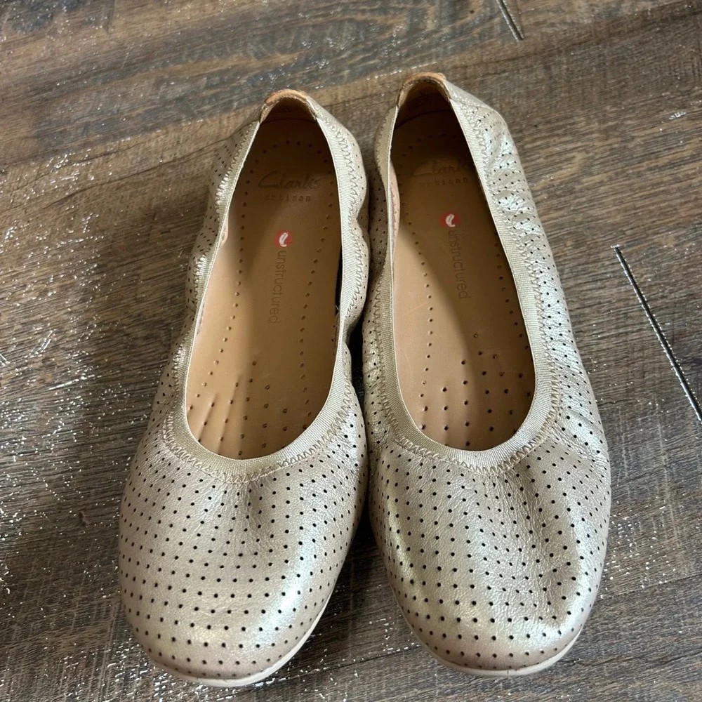 Clarks Artisan Unstructured Metallic Champagne Perforated Ballet Flats 9W